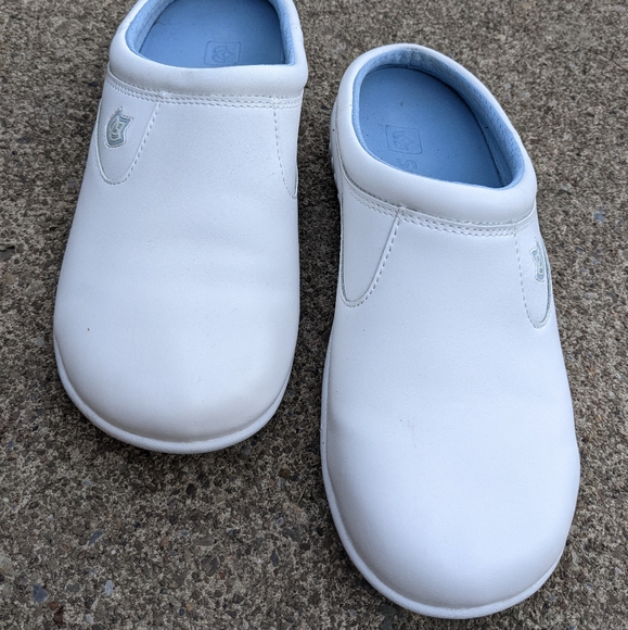 nursing clogs size 8